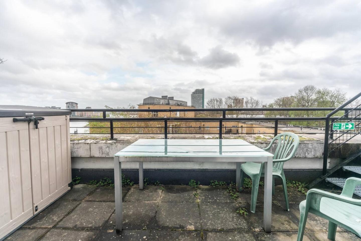 Sunny Maisonette With Views Over Canary Wharf, London Eksteriør billede